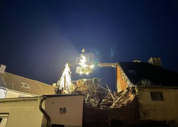 EINSATZINFO Eingestürzter Dachgibel