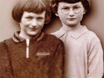 Historisches Foto der Geschwister Devries. Sie geben unserer Schule ihren Namen.