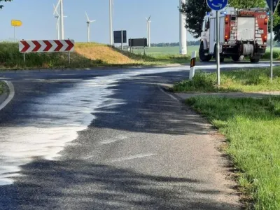 Abgestreute Ölspur im Kreisverkehr