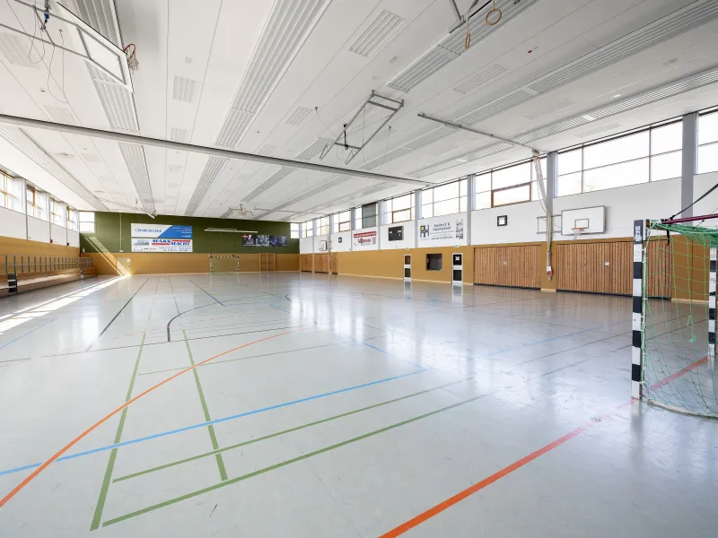 Innenansicht der Zweifachturnhalle