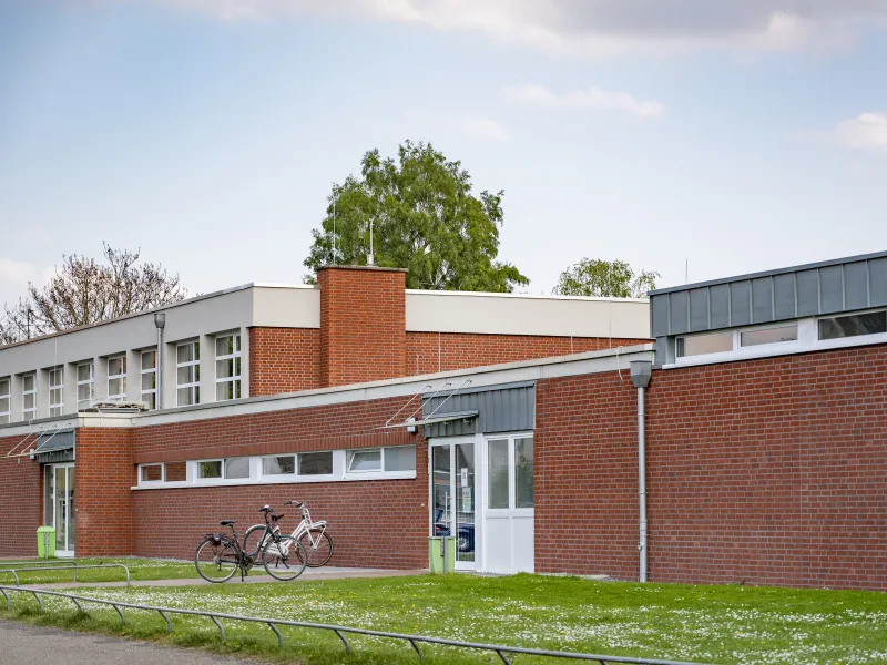 Außenansicht der Lehrschwimmhalle