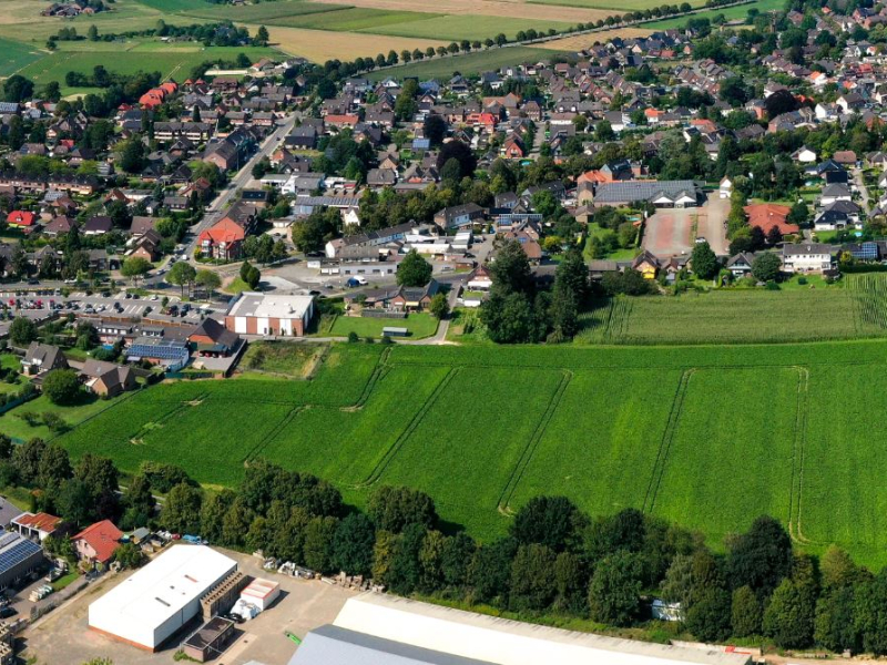 Luftaufnahme des neuen Baugebietes Mörsfeld (Stand 08-2023)