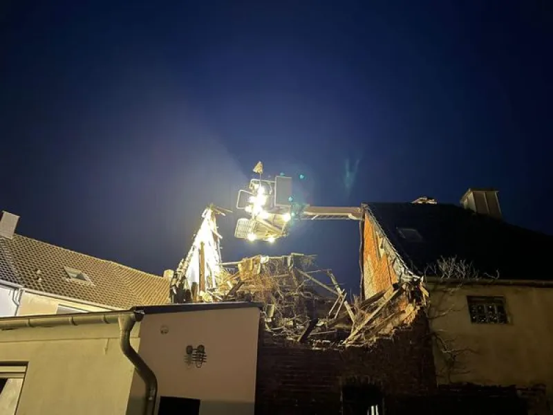 EINSATZINFO Eingestürzter Dachgibel