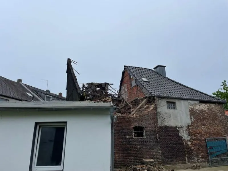 EINSATZINFO Eingestürzter Dachgibel